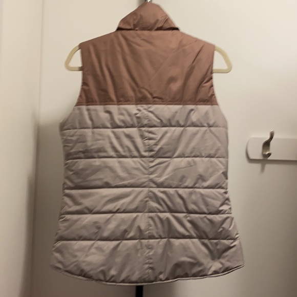 Patagonia women’s Medium vest - Picture 3 of 7